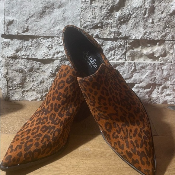 Charles David Leopard Microsuede Ankle Boots NWT Various Sizes Available - Picture 2 of 5